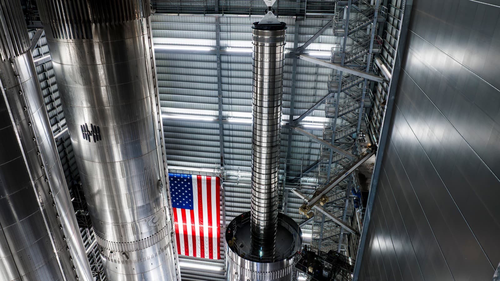 Ship 42 (photo: SpaceX · Booster 18)