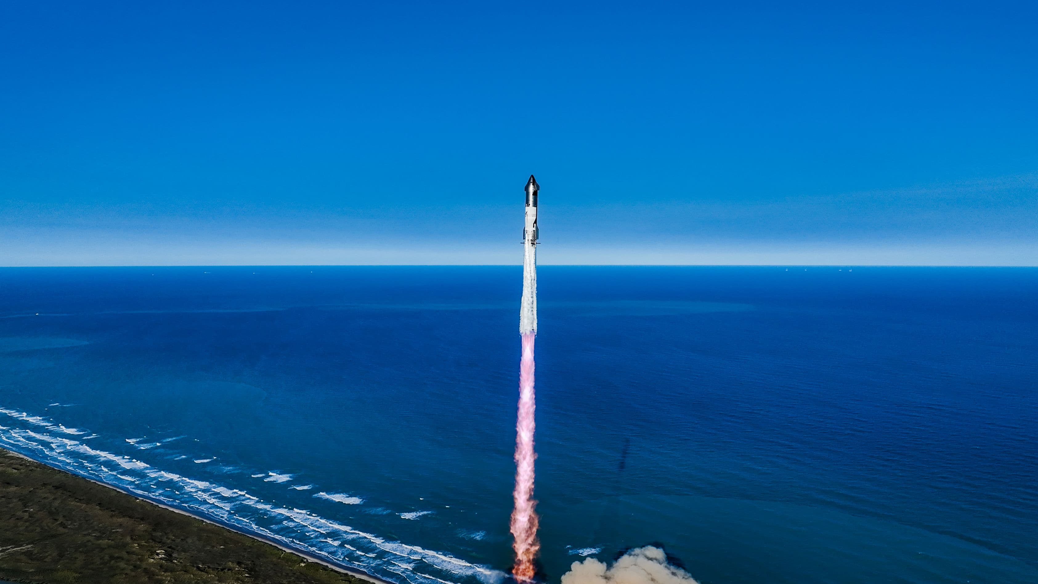 SpaceX drone chase photo of Starship Flight 6 ascending on November 19, 2024